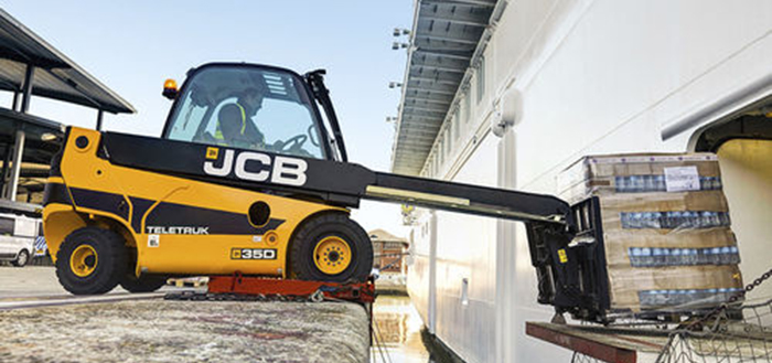 Industrial Telescopic Lift Truck Operator